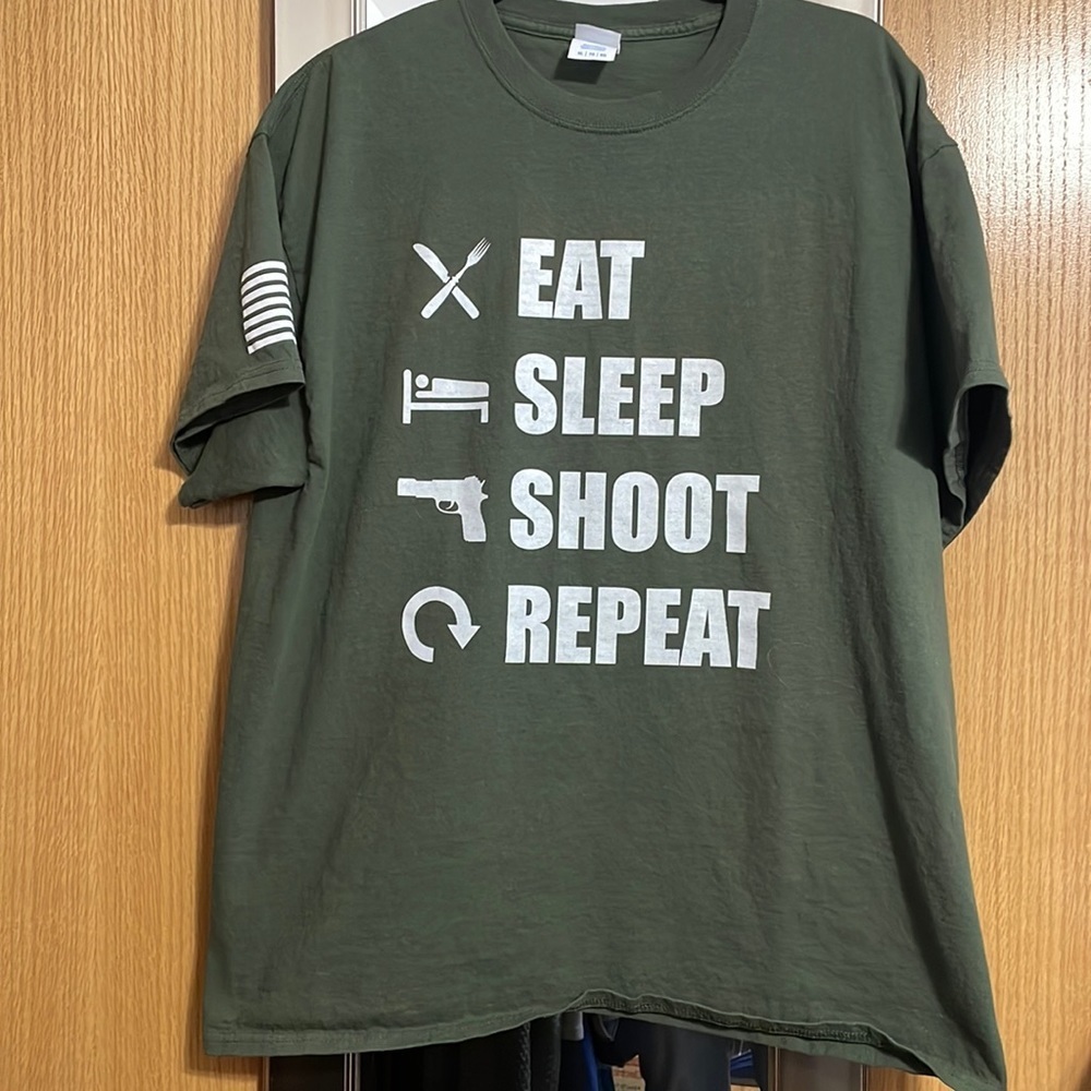 East Sleep Shoot Repeat graphic short sleeve tee shirt XL green white 2nd Amend